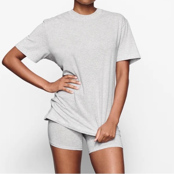 New SKIMS Boyfriend T-shirt heather grey•soft•comfy• - Picture 1 of 4